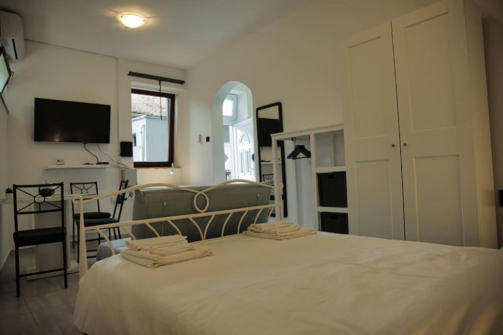 Studio Apartman Gajba In City Center Zagabria Esterno foto